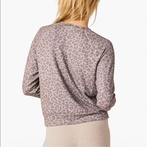 SOLD!! Beyond Yoga raglan crew pullover sweater